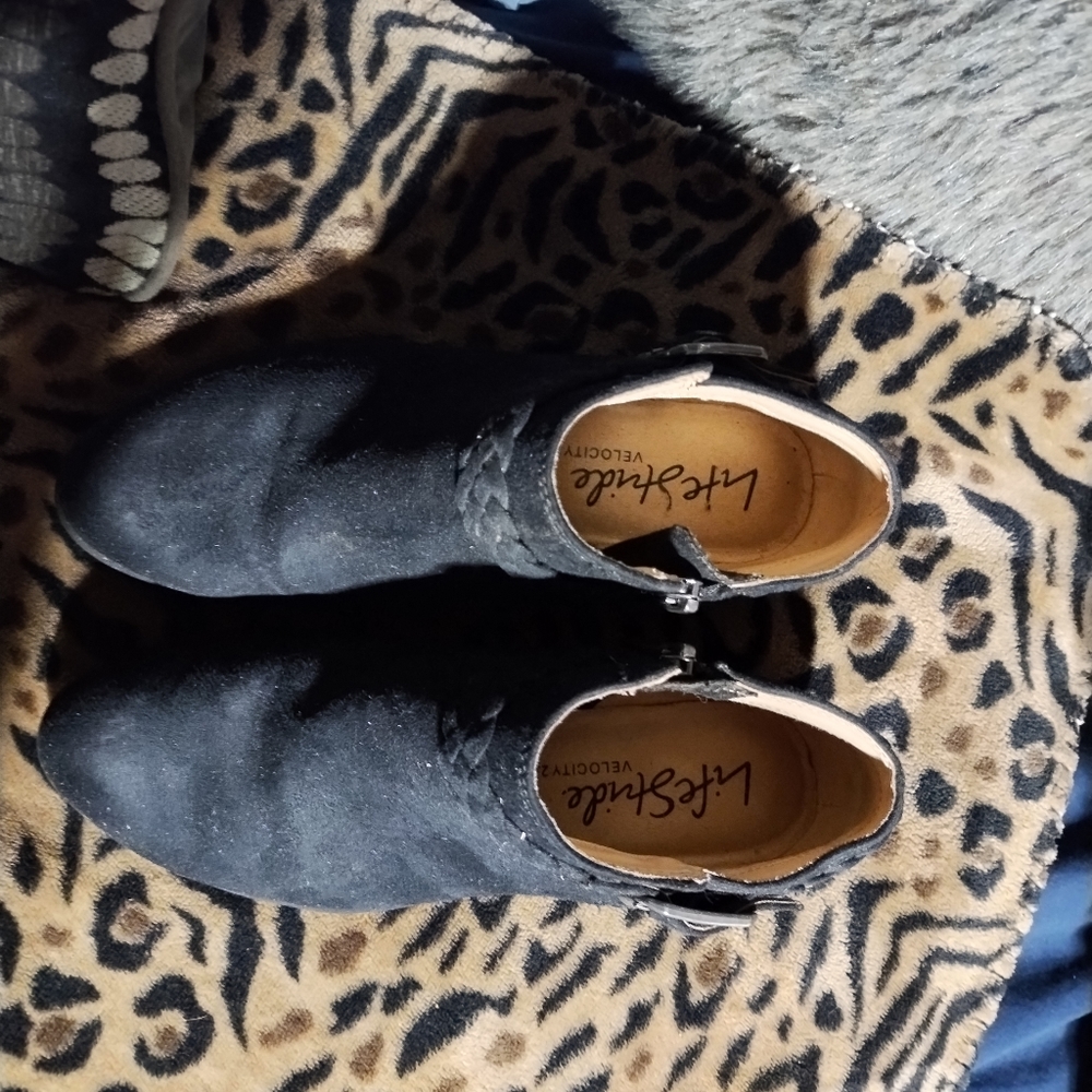 Boots - Picture 3 of 3